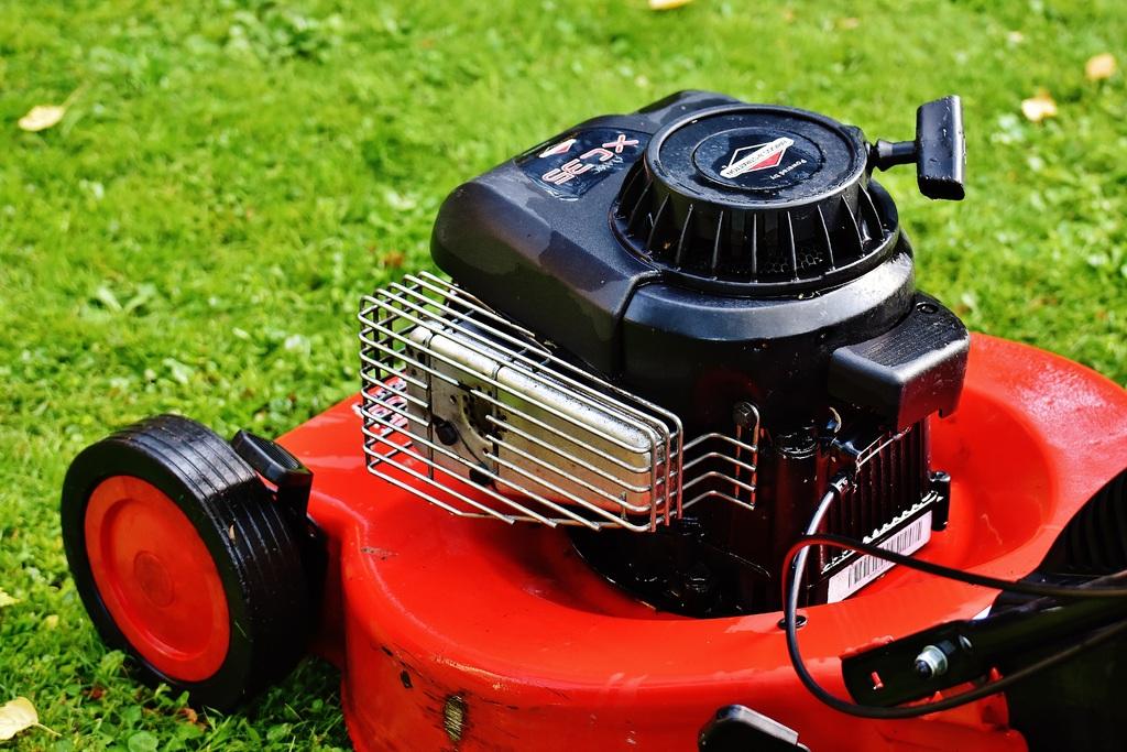 can you use car oil in a lawn mower